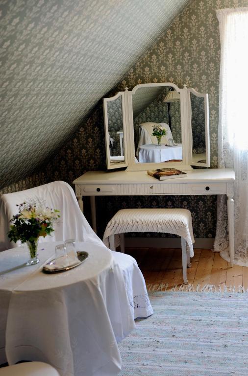 Vildrosor & Hoens Hagstad Quarto foto