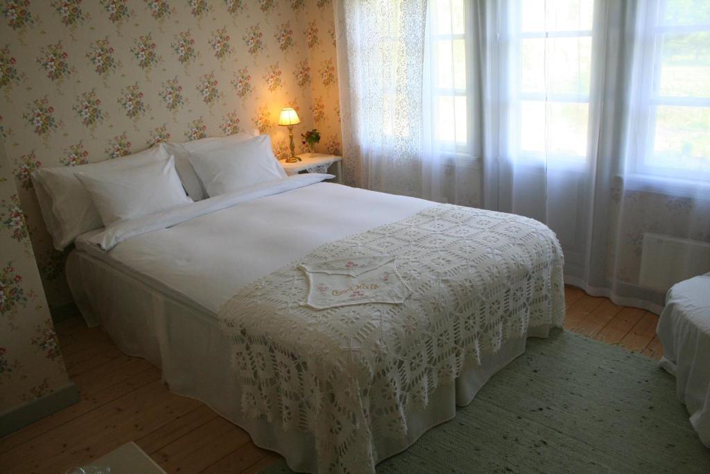 Vildrosor & Hoens Hagstad Quarto foto