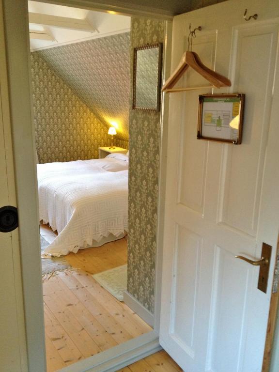 Vildrosor & Hoens Hagstad Quarto foto